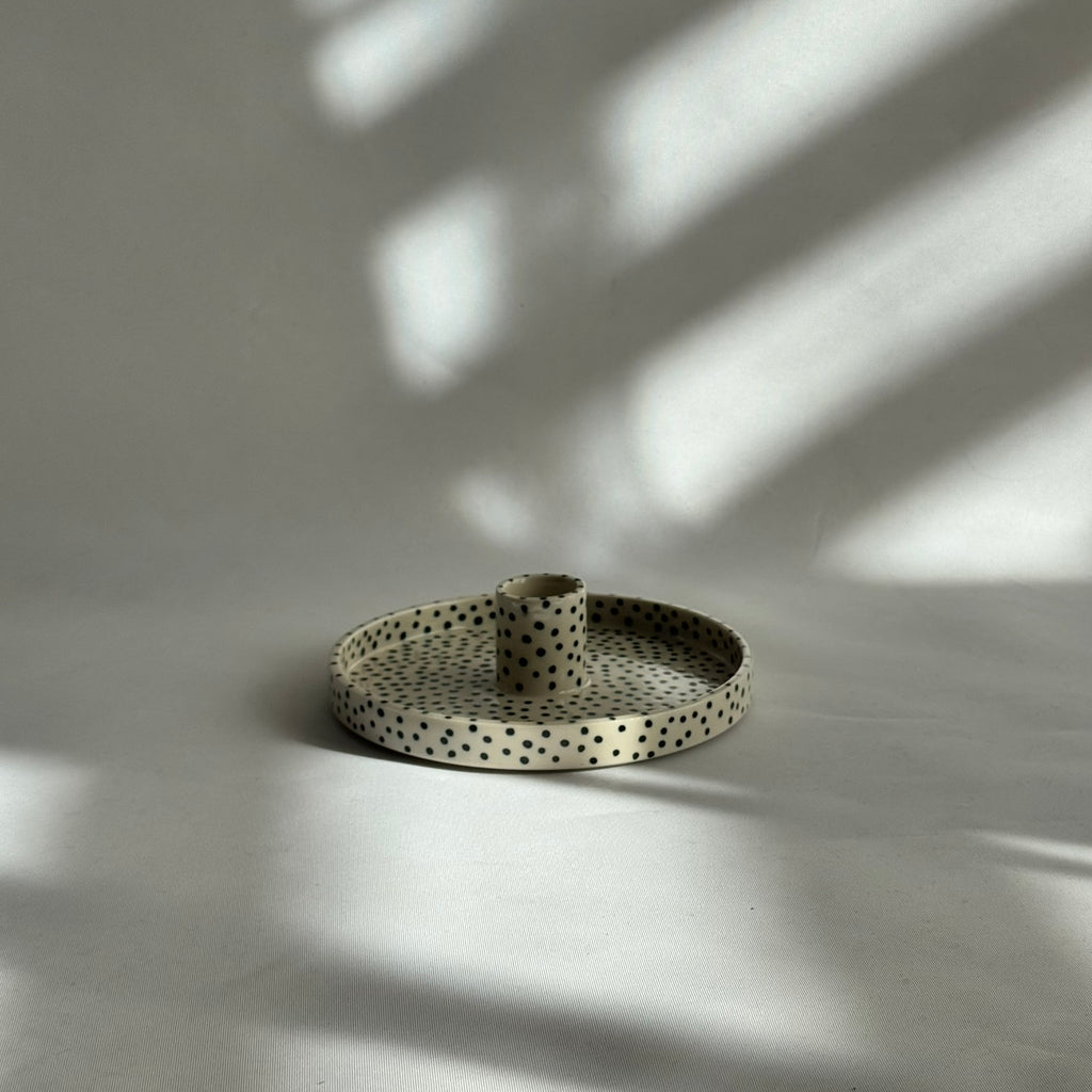 ljusstake med prickar från sagu keramik