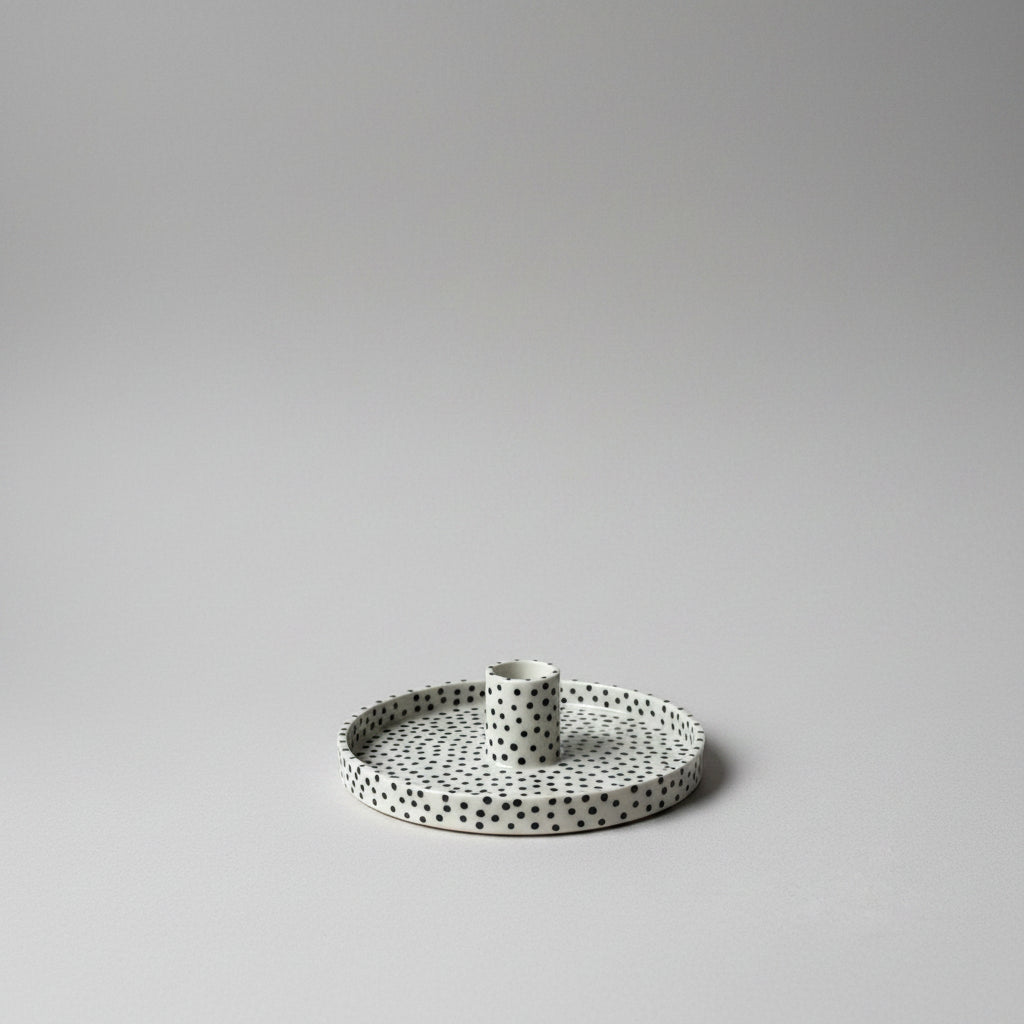 ljusstake med prickar från sagu keramik